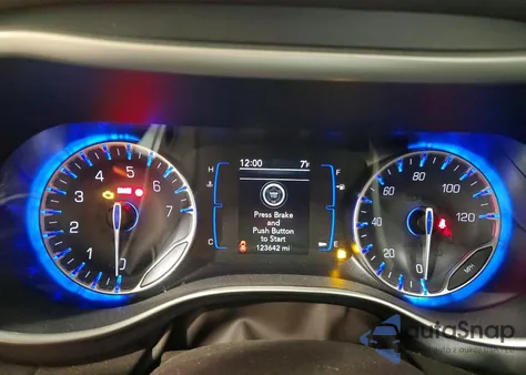 2020 Chrysler Pacifica Touring z USA, uszkodzony, nr VIN 2C4RC1FG0LR128922